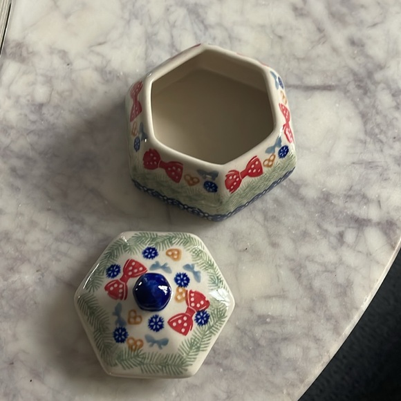 Polish Pottery Trinket Box Boleslawiec Halata 200 bow Pattern Signed Poland - Picture 2 of 3